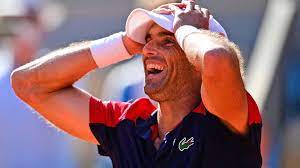World number 4 dominic thiem has crashed out of the french open in the first round, going down to unseeded spaniard pablo andujar in five sets. Cxunzlgvmptvpm