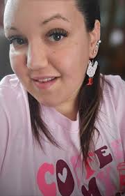 I present Valentine day gift to you a hen in a hat and a rooster in a  scarf.🥰