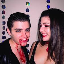 Help he's escaping!! The killer is escaping, help me!!