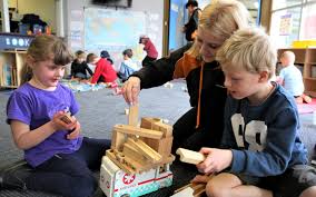 Learn about activities to do with socially with friends and physical activities. Tips To Choose A School Holiday Program For Your Child Communities Work