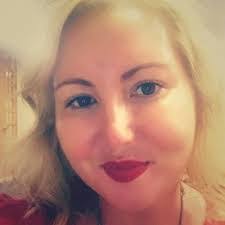 Bessie Dooley's Instagram, Twitter & Facebook