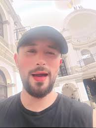 A la puta!!!!! 😅 miren dónde ando, en mi natal Mixco. #humorpalosanto...