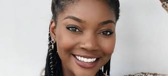 Muere la modelo Zoe Sozo Bethel a los 27 años a causa de un accidente de  tráfico