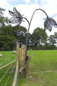 28 Metallblumen Fur Den Garten Art Maschendraht Kunst Maschendrahthandwerk Gartenskulptur