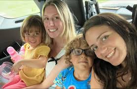 Moms!!! If anyone is in need of a babysitter please message me! 😇