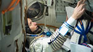 Thomas pesquet (en bas) et l'américain shane kimbrough (en haut) lors de leur dernière sortie ce vendredi, c'est la deuxième sortie dans l'espace de l'astronaute française thomas pesquet. L Astronaute Thomas Pesquet Etait A L Ecole De Pilotage De Merville