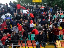 Add an external link to your content for free. Bfc Dynamo Vs Kaiserslautern Hunderte Hooligans Sturmen Gasteblock Der Spiegel