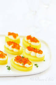 Canapes De Pommes De Terre Fromage Frais Et Oeufs De Saumon Oeufs De Saumon Fromage Frais Pomme De Terre Au Fromage