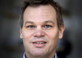 Politikerskifte gav tjänstemännen stor makt över hotellaffären