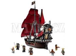 Série lego her je tu s námi už pěkně dlouhou dobu a prozatím stihla pokrýt několik veleznámých filmů, od hvězdných válek přes indiana jonese až harryho pottera. Lego Pirati Z Karibiku Pomsta Kralovny Anny Maxikovy Hracky