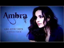 Dopo aver esordito appena quindicenne in bulli e pupe, programma estivo di prima serata di canale 5, debutta nella stagione 1992/1993 nel programma non è la rai, che diventa un vero e proprio fenomeno di costume e che le dà un'enorme popolarità; Ambra Angiolini Greatest Hits 1994 2004 Youtube