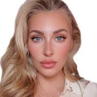 Alayna Leonard's Instagram, Twitter & Facebook