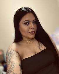 Julia Leite's Instagram, Twitter & Facebook