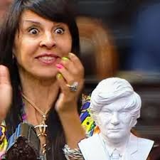 La excusa de Lorena Villaverde por la que terminó demandada por 100  millones