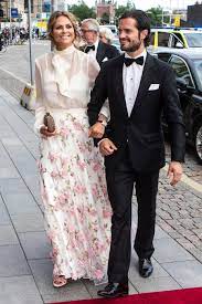 Ni gör ett helt fantastiskt jobb alla tre! Victoria Und Madeleine Von Schweden Die Schonsten Looks Der Prinzessinnen Vogue Germany
