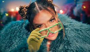 Salgo acicalá' de pie' a tope / porque puede ser que con el culo mío te. Karol G Lanza Su Nuevo Hit Bichota Corazon Urbano