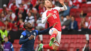 Training und medienaktivitäten wurden erst einmal ausgesetzt. Drama Um Christian Eriksen Bei Der Em 2021 Die Leistung Der Lebensretter Mehr Wert Als Alles Andere Fussball Stuttgarter Nachrichten