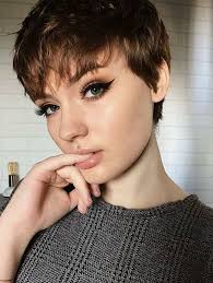 Pin de Marie-Lise TRASSAERT em cheveux