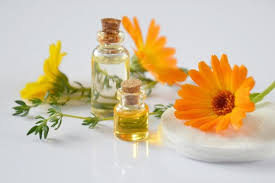 Manfaat minyak zaitun untuk wajah yang lainnya adalah berguna untuk memutihkan wajah. 7 Manfaat Minyak Zaitun Bagi Kecantikan Bisa Bikin Wajah Glowing