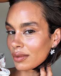 Chris Caires, Chief Innovation Officer of Perricone MD, says the most  effective HA options combine multiple weights of hyaluronic acid in a  single formulation, which allows for longer-lasting hydration across the  entire