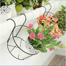 Manfaatkan barang bekas di sekeliling kamu untuk berkreasi menjadikannya pot tanaman. Jual Guninco Gapot Besar Gantungan Pot Gantung Besi Tanaman Hias Balkon Taman Vas Bunga Standing Pot Terbaru Juni 2021 Blibli