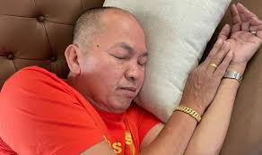วันที่ 12 เม.ย.64 เพจ ค่อม ชวนชื่น ได้แจ้งข่าวว่า นายอาคม ปรีดากุล หรือ ค่อม ชวนชื่น ดาวตลกชื่อดังของประเทศไทย ติด. Qcdr7rgu7pzhqm