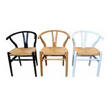 In 1944, hans wegner began a series of chairs that were inspired by portraits of danish merchants sitting in ming chairs. Replica Wishbone Chair Natural Black White Julie Arnez Furniture