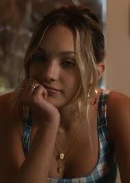 Fan Casting Maddie Ziegler as Alexandra DeWitt in The Brave and the Bold