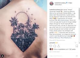 Peg parnevik har ingen egen skvallertråd, men det kanske är dags nu när hon på kvinnodagen poserar med bar överkropp. Isabelle Strombergs Nya Tatuering Stoppa Pressarna Bloggnytt Kissie Skvallerblogg Svenska Bloggares Nyheter