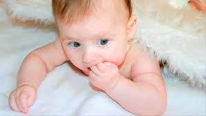 Cara melebatkan rambut bayi dilakukan untuk merawat kulit kepala dan menjaga asupan nutrisi bayi. 7 Cara Terbaik Melebatkan Rambut Bayi