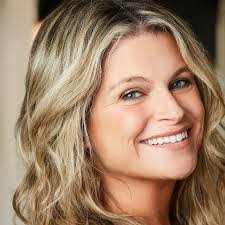 Stacey Hoang's Instagram, Twitter & Facebook