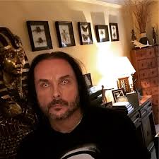 The eternal question. 'To beard or not to beard?' @danifilthofficial  @cradleoffilth @theoraclemgmt #beardywierdyorshavenboy @ Suffolk