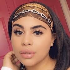 Angelica Rich's Instagram, Twitter & Facebook