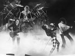 News of the world ist das sechste album der britischen rockband queen. Queen On Tour News Of The World 1977 Queenconcerts