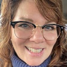 Traci Curran's Instagram, Twitter & Facebook