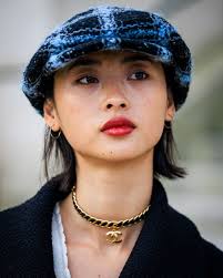 take this advice, is time to take your long necklaces out of your jewe