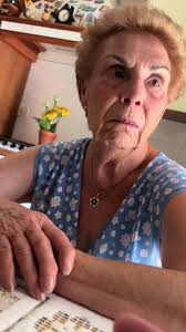 La nonna e i cuoricini divertenti