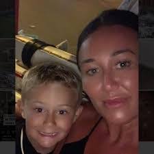 Ellie Dopson's Instagram, Twitter & Facebook