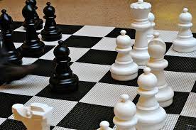 صدق أو لا تصدق في بداية لعبة الشطرنج chess يكون أمامك 20 حركة متاحة 16 للعساكر و 2 لكل حصان بعد الحركة الأولى how to manipulate narcissist quantum world