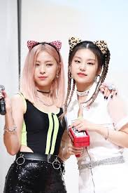 Itzy crazy in love album yeji version + ryujin version. Palette On Twitter Itzy Kpop Girls Girl