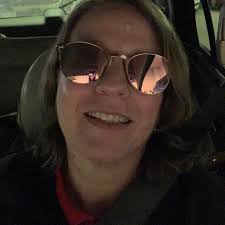 Question do y'all normally wear gloves when washing dishes and sending them  through the conveyor belt dishwasher and what kind do y'all normally wear  vinyl gloves or rubber gloves