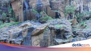 Batu ginjal dapat terjadi pada setiap orang, dan biasanya diobati dengan cara operasi. Bukan Buatan Manusia Curug Batu Templek Di Bandung Cantiknya Alami