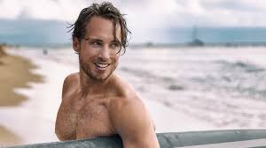 21 cool surfer hairstyles (2021 guide). Surfer Look So Halt Die Urlaubs Frisur Auch Danach Noch An Krone At