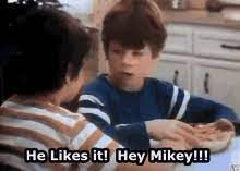 I am not one of he won't even try to keep a conversation like how we used to. He Likes It Gifs Tenor