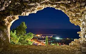 Η κυπαρισσία είναι είναι η τρίτη σε πληθυσμό πόλη της μεσσηνίας, μετά την πρωτεύουσα του νομού καλαμάτα και τη μεσσήνη. Kyparissia Castle Irida Resort