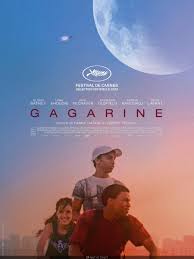 Il est donc envoyé par des « amis » à l'étranger dans une association humanitaire. Gagarine De Fanny Liatard Et Jeremy Trouilh Affiche Bande Annonce Et Nouvelle Date De Sortie Sortiraparis Com