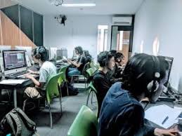Mereka bisa belajar angka dan huruf lewat video yang mudah didapatkan di youtube. Sae Indonesia Perguruan Tinggi Pelatihan Media Kreatif