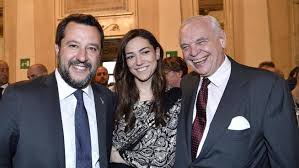 Matteo salvini si è presentato insieme alla fidanzata francesca verdini all'anteprima del film dumbo al the space cinema moderno di roma. Milano Concerto Inaugurale Salone Del Mobile C E Anche Salvini Con La Fidanzata Foto Cronaca