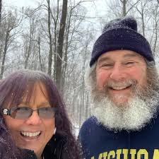 What is the best way to choose a wedding venue and catering for a summer  2025 wedding?