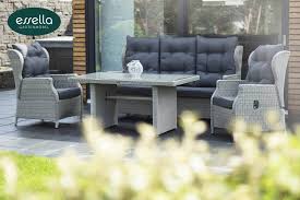 Bequeme Dining Lounge Fur 5 Personen Einladende Ohrensessel Und Eine Bequeme 3er Couch Machen Die Gartens Polyrattan Sitzgruppe Polyrattan Outdoor Dekorationen